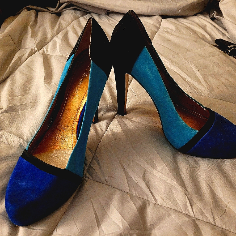 BCBG suede colorblock pumps